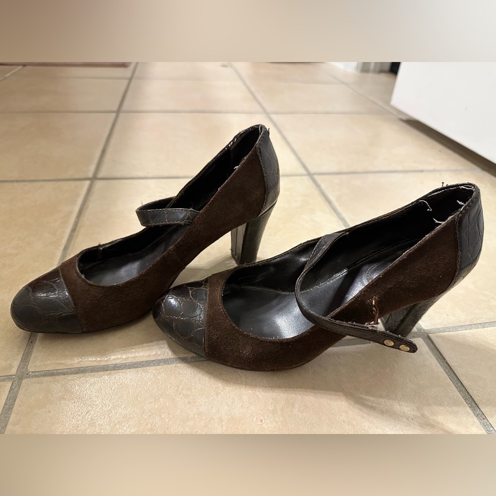 Vintage brown heels